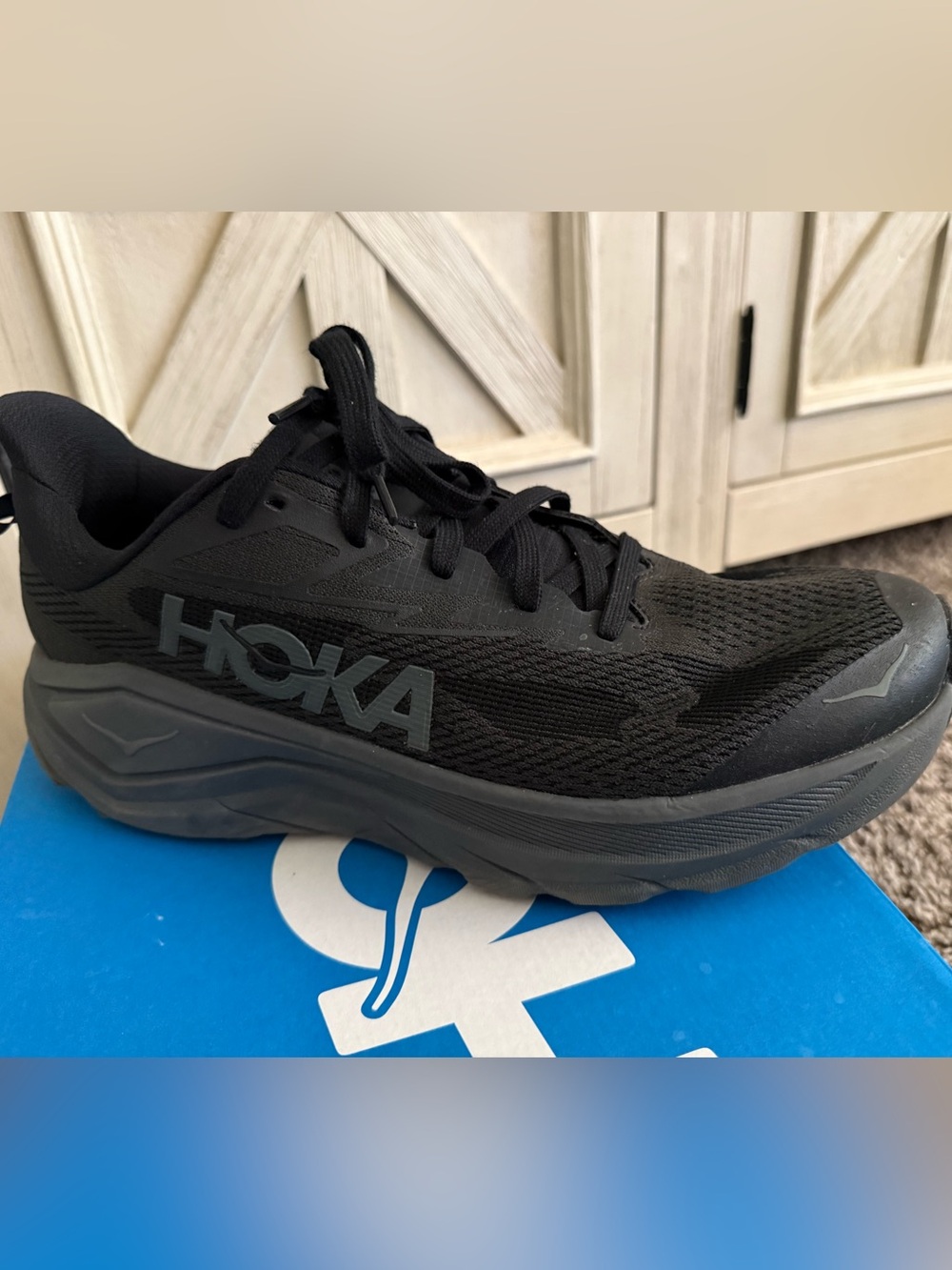 Hoka Men’s Challenger 8 Size 13D - Picture 2 of 9